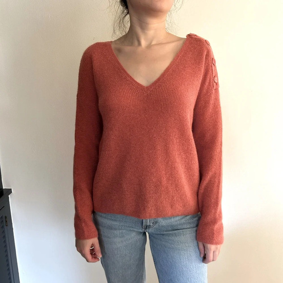 NWOT SEZANE Nelson Alpaca/ Kid Mohair V Neck Mauve Button Detail Sweater S - Picture 3 of 10